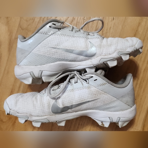 Nike Football Cleats - Picture 1 of 4